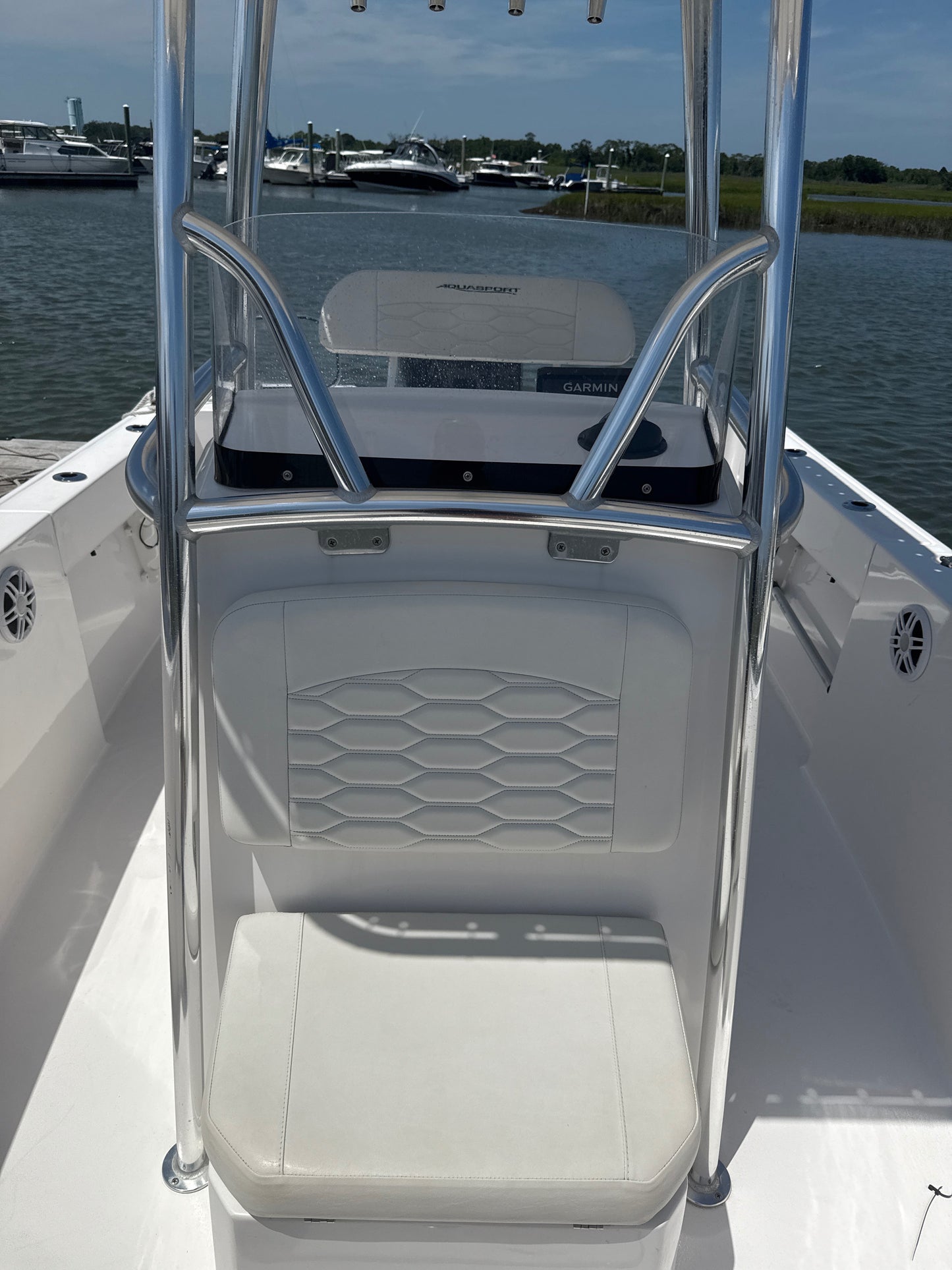 2024 Aquasport 22 Center Console