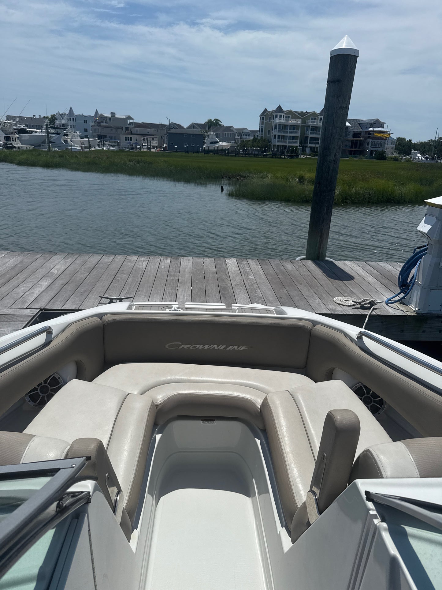 2023 Crownline E235XS Bowrider
