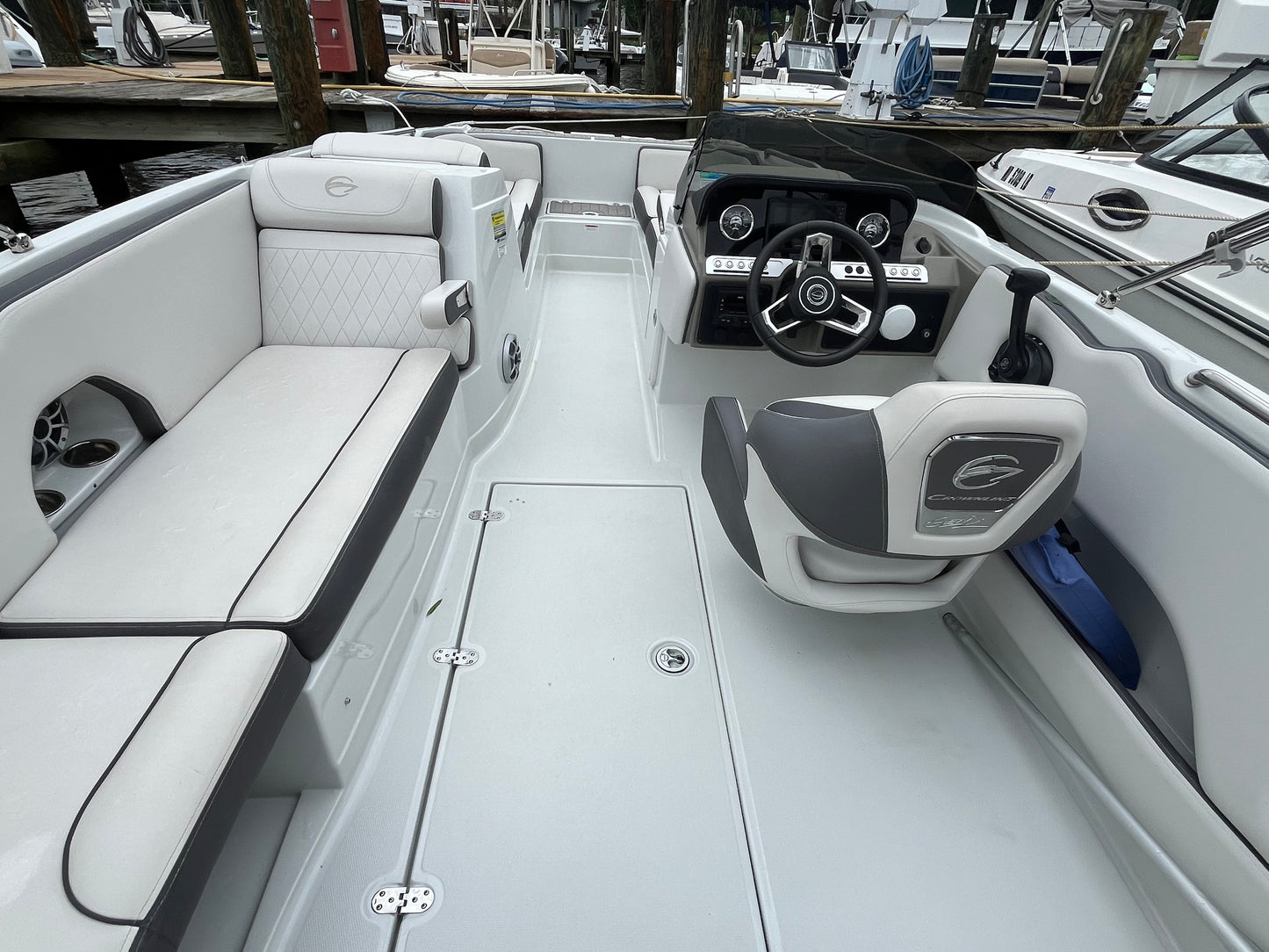 2024 Crownline E230XS