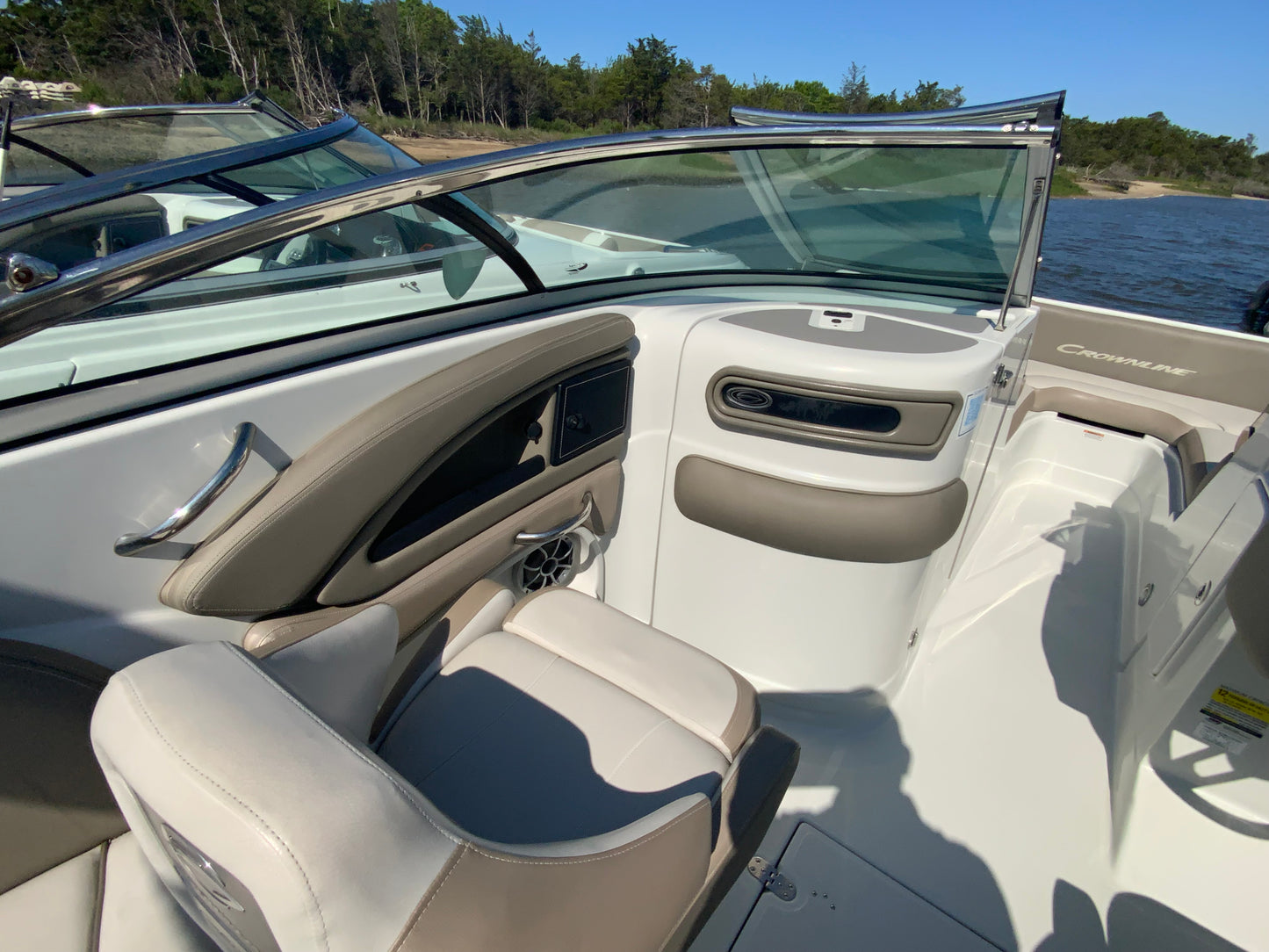 2023 Crownline E235XS Bowrider