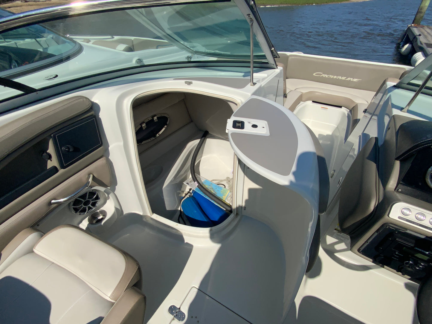 2023 Crownline E235XS Bowrider