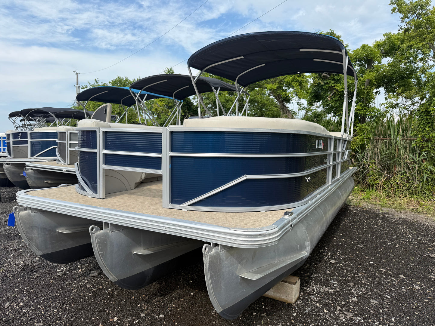 2022 Cypress Cay Seabreeze 232 Tritoon