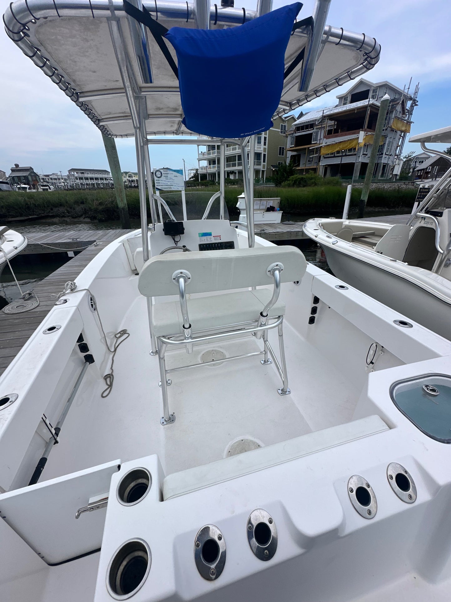 2024 Aquasport 22 Center Console