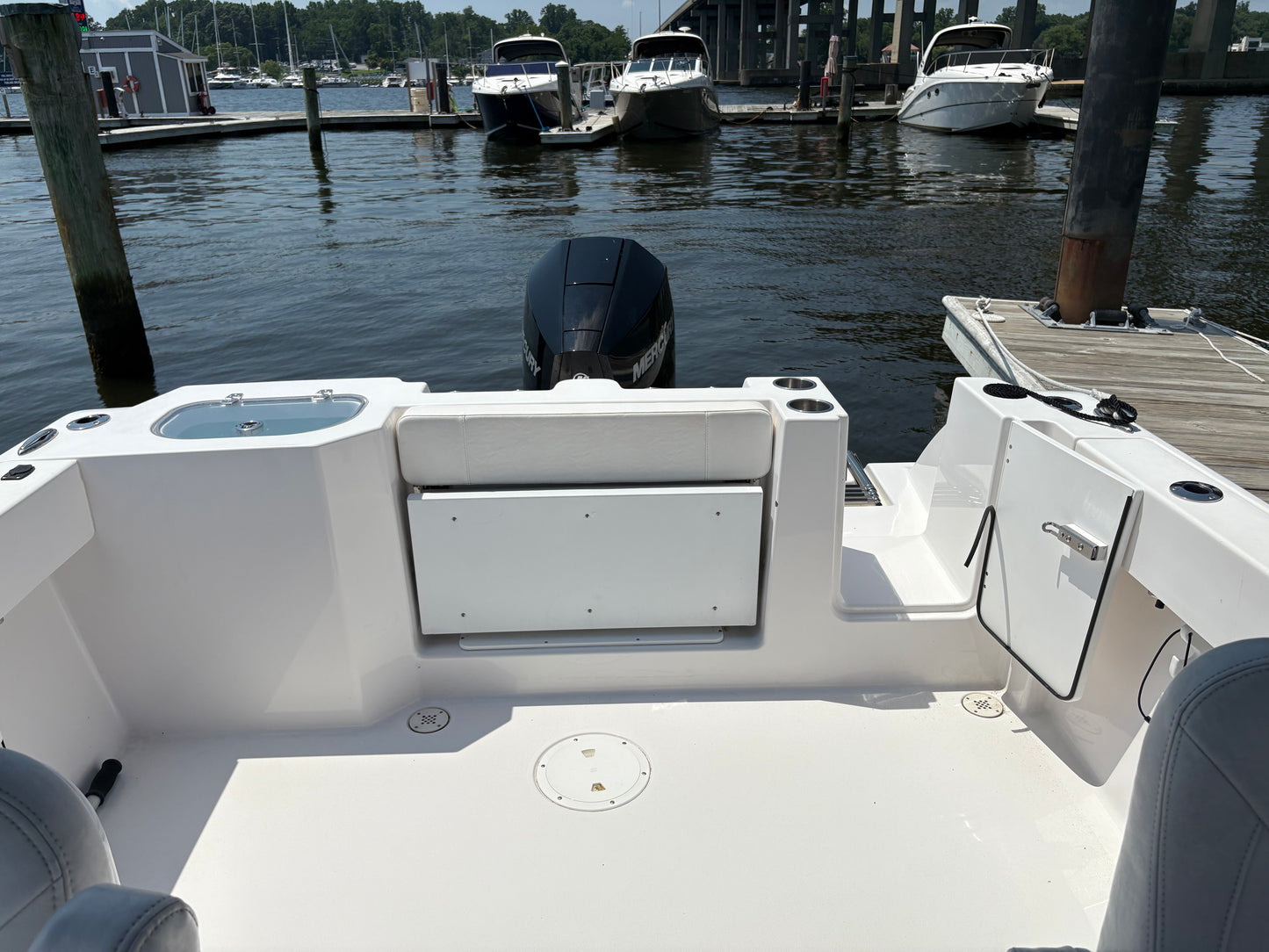 2023 Aquasport 22 Center Console