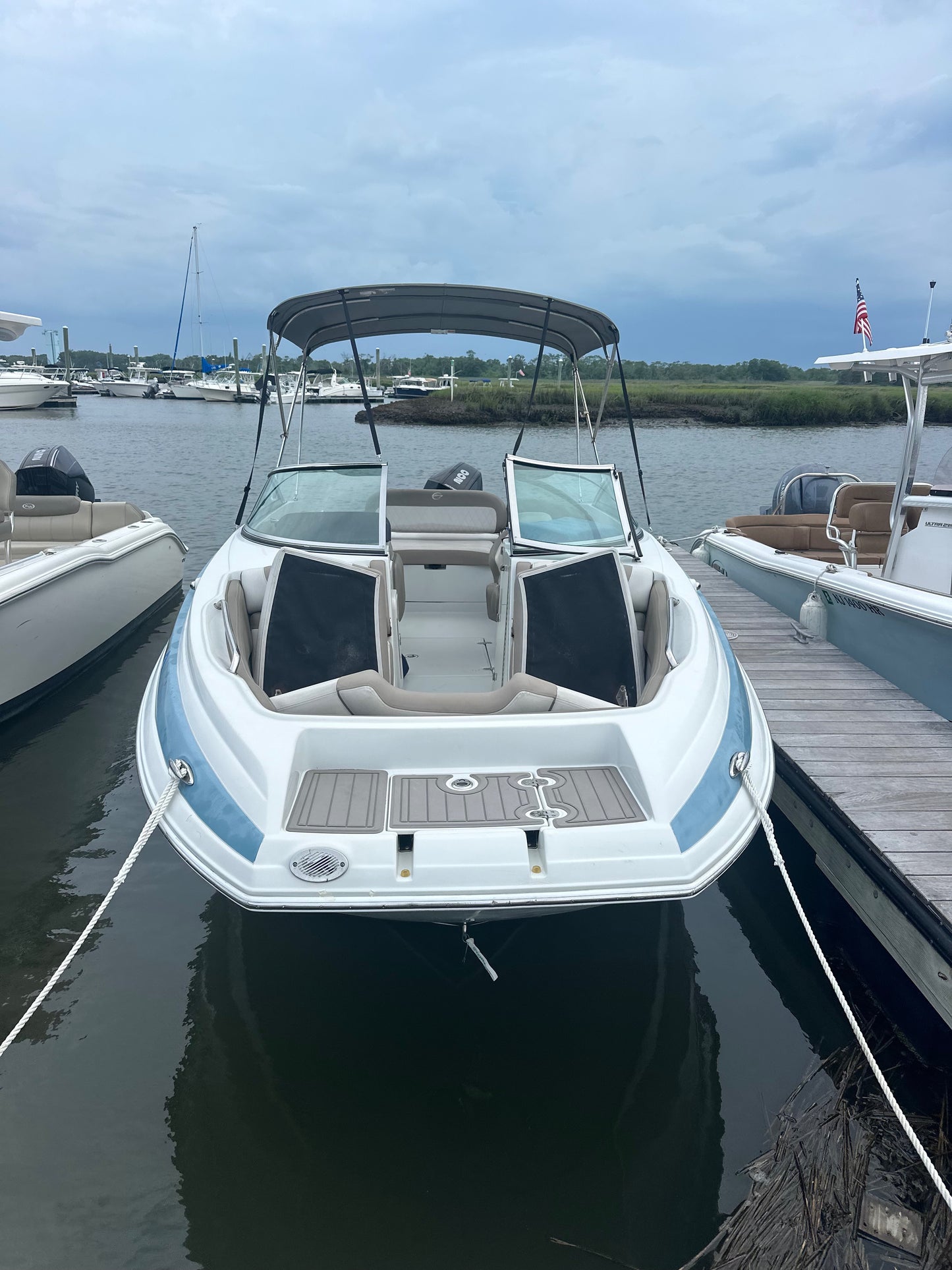 2023 Crownline E235XS Bowrider