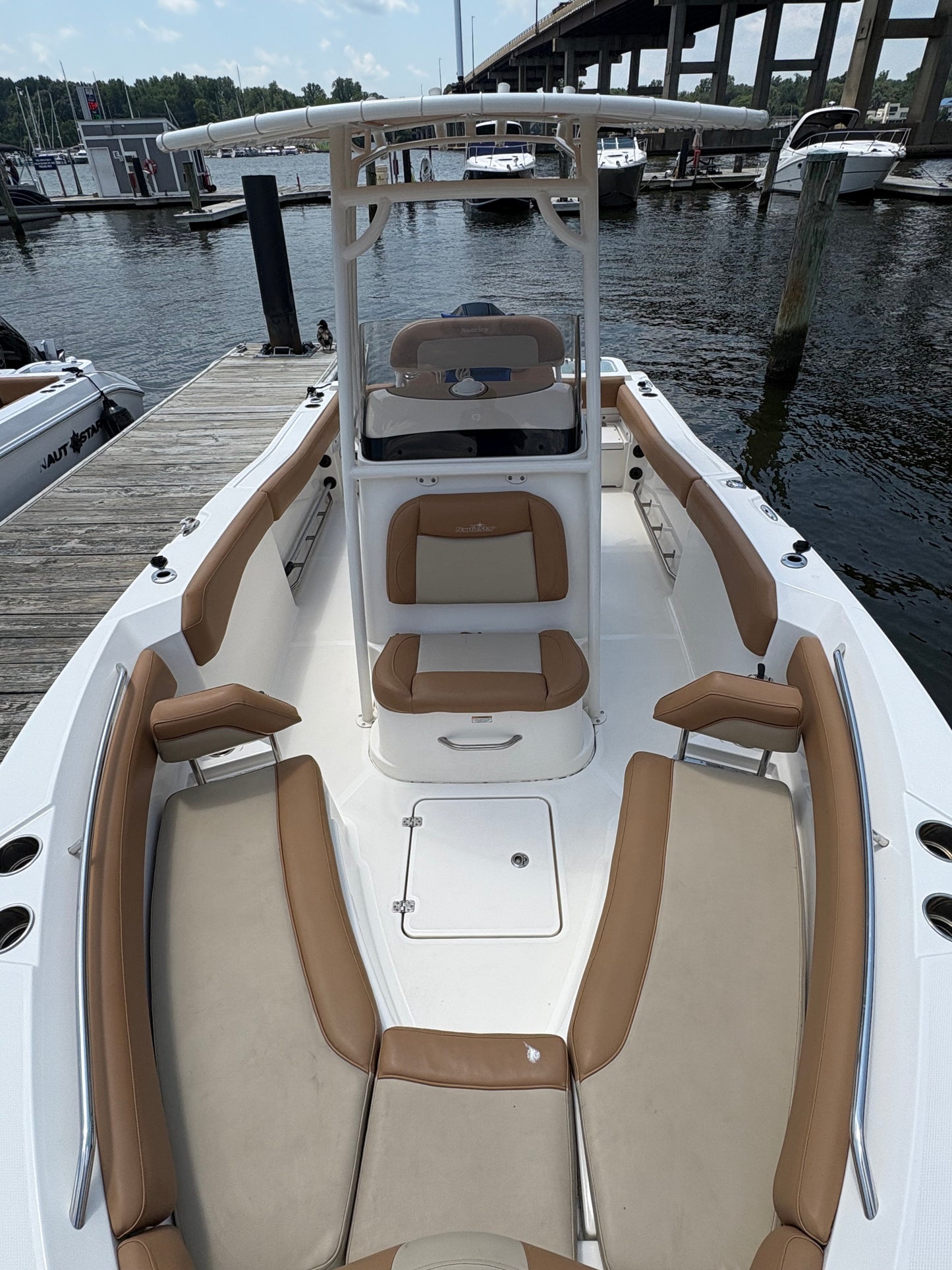 2023 Nauticstar 22L Center Console
