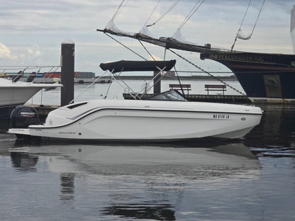 2022 Bayliner DX 2200 Deck Boat