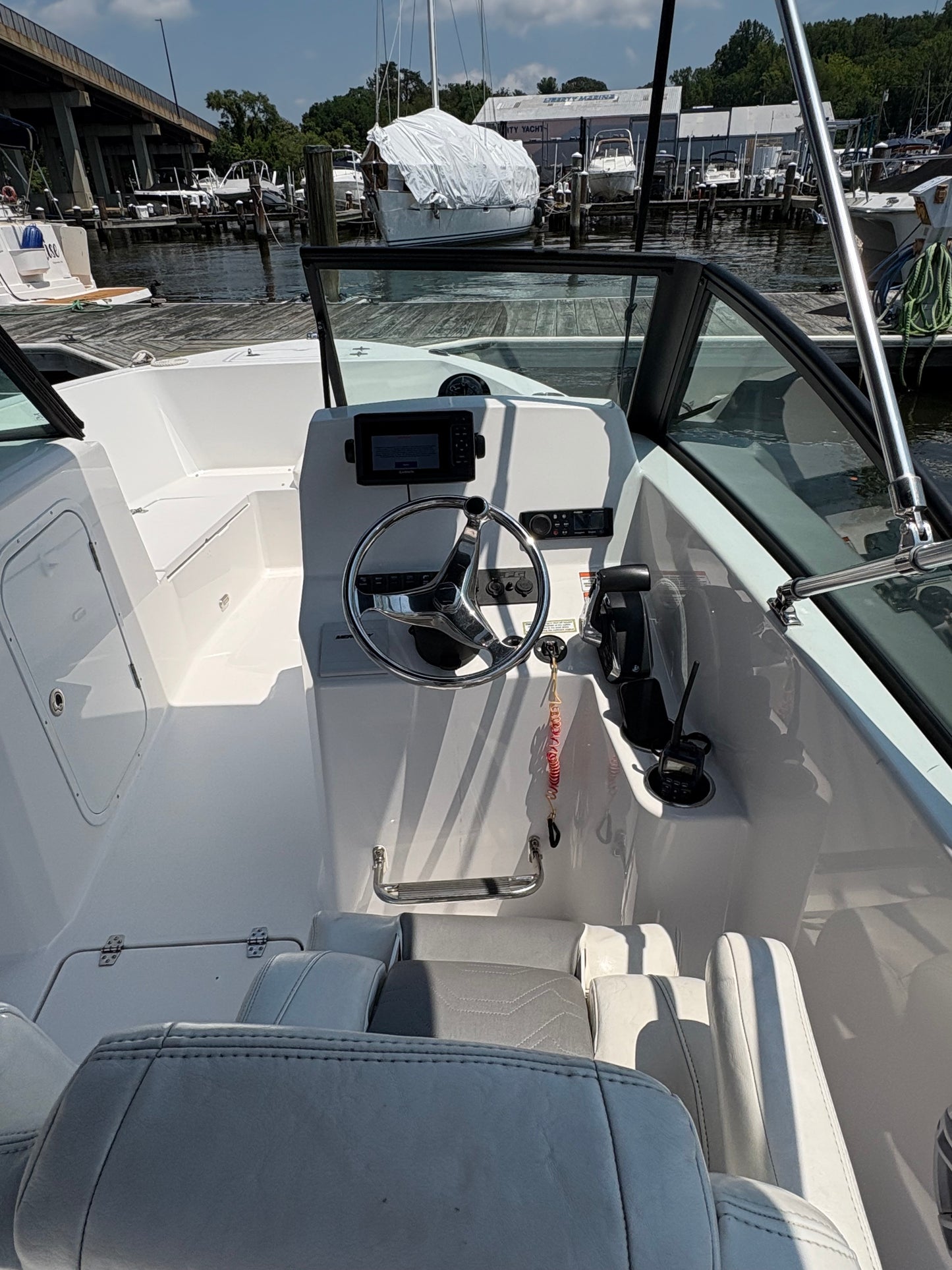 2023 Aquasport 22 Center Console