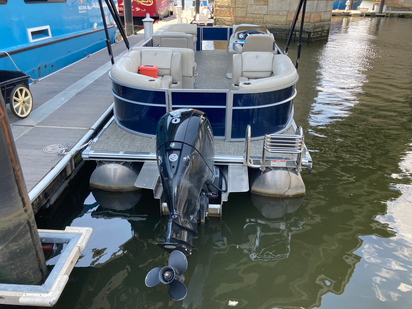 2023 Cypress Cay Seabreeze 232 Tritoon