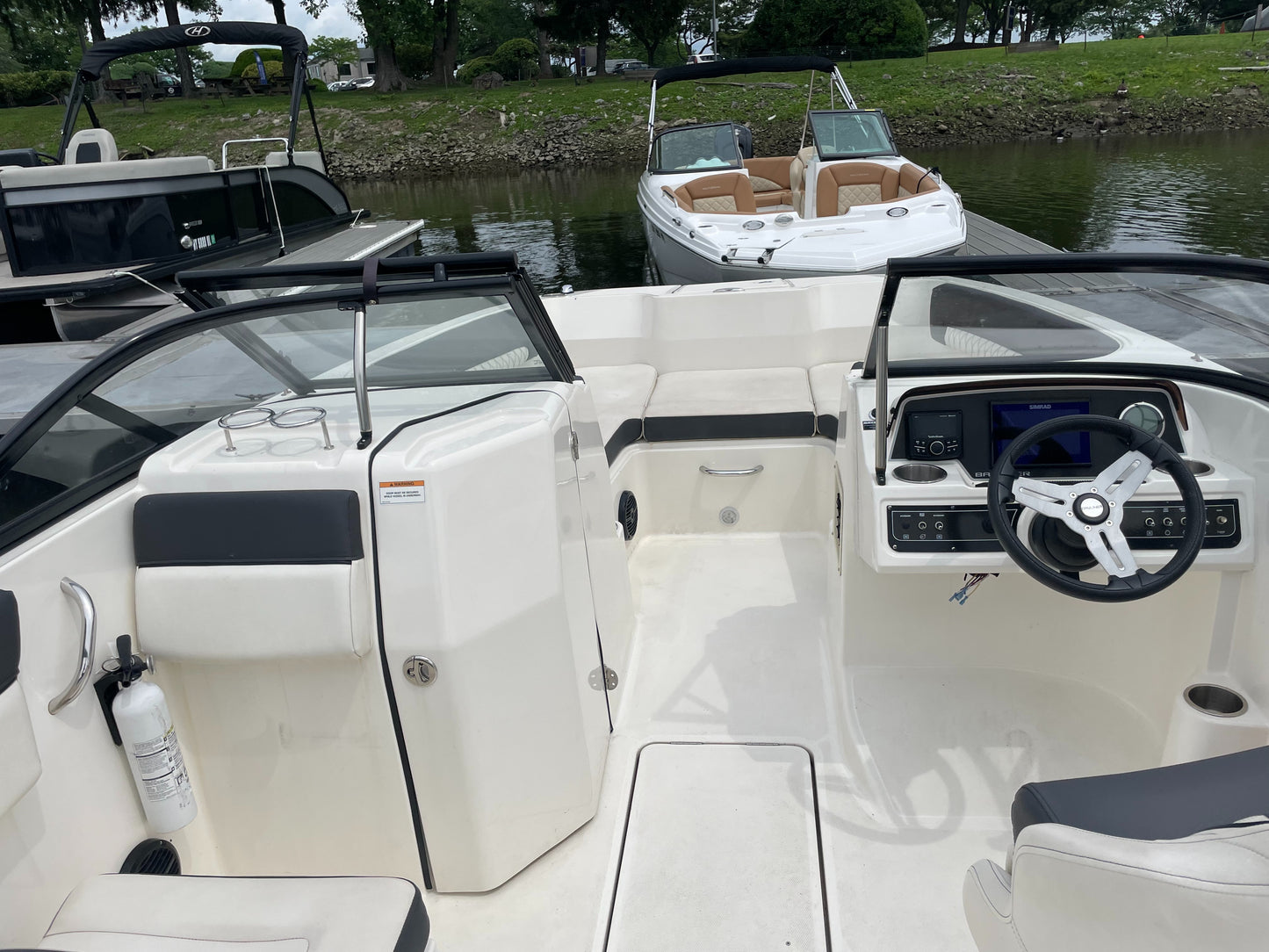 2023 Bayliner DX 2200 Deck Boat