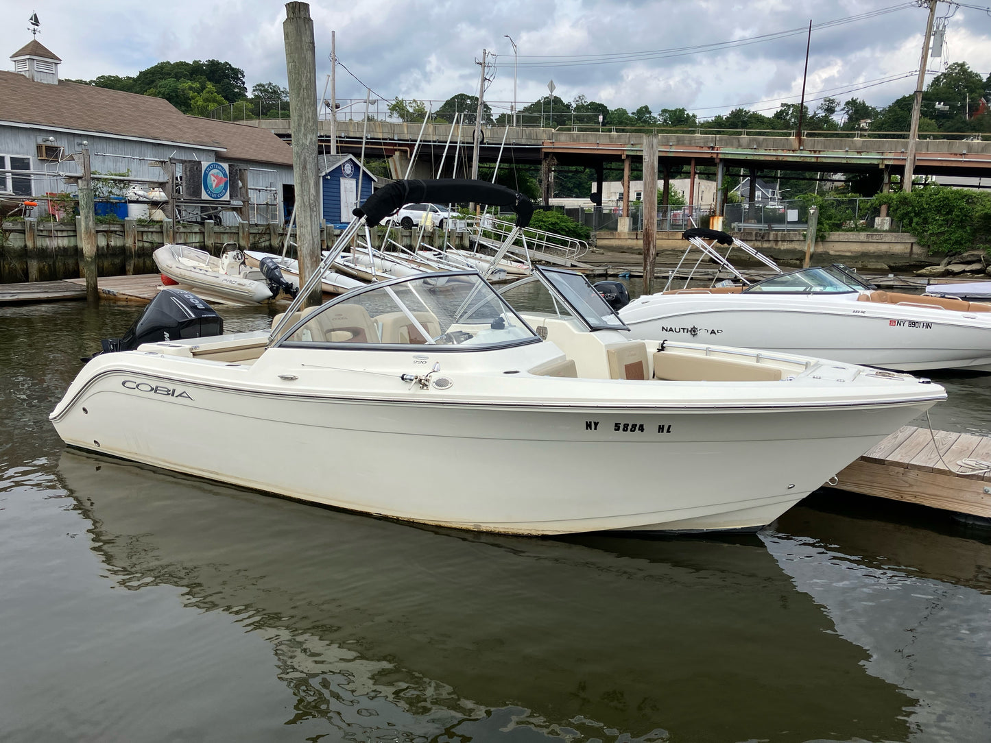 2024 Cobia 220DC