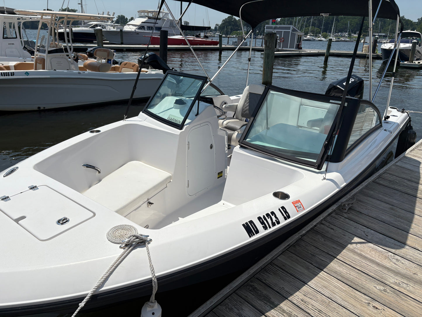 2023 Aquasport 22 Center Console