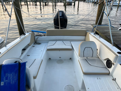 2022 Glastron GTD 220 Deck Boat
