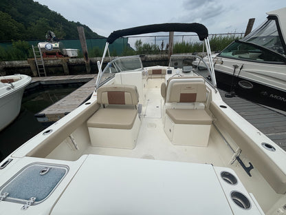 2024 Cobia 220DC