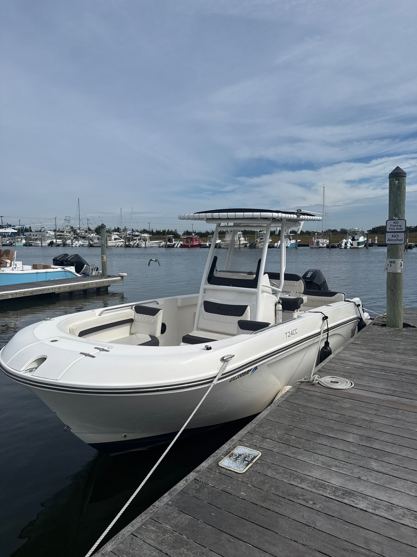2023 Trophy T24 Center Console