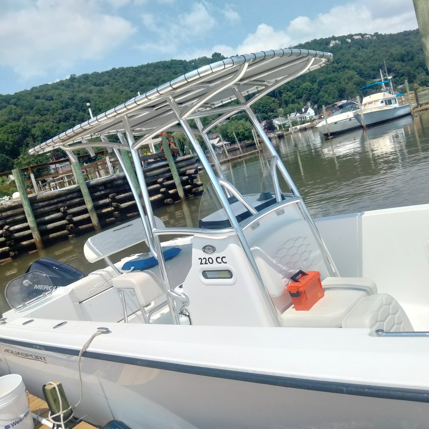 2024 Aquasport 22 Center Console