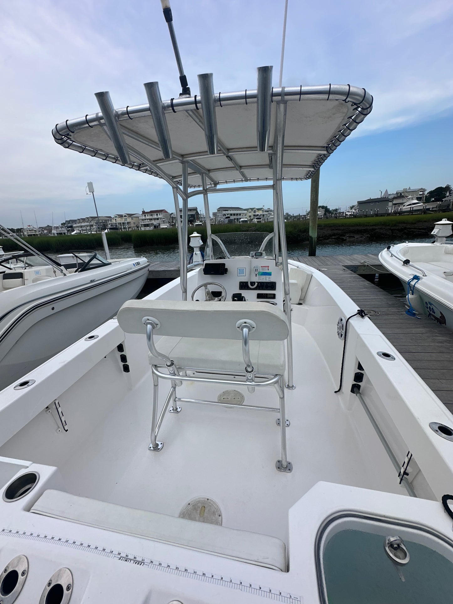 2023 Aquasport 22 Center Console