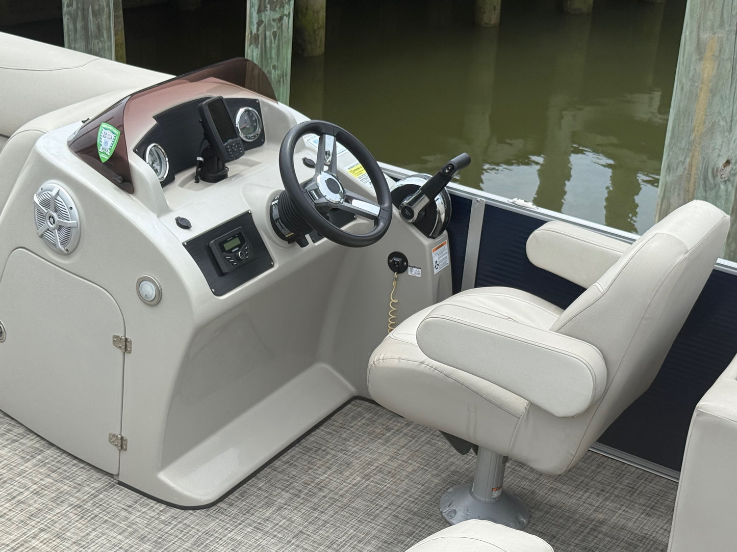 2023 Cypress Cay Seabreeze 232 Tritoon