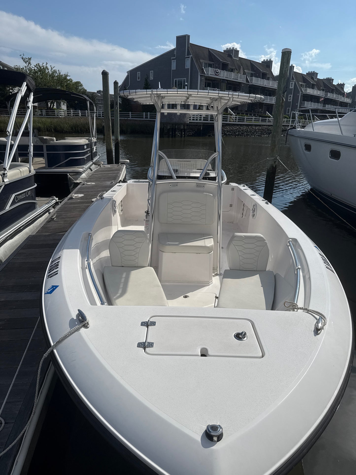 2023 Aquasport 22 Center Console
