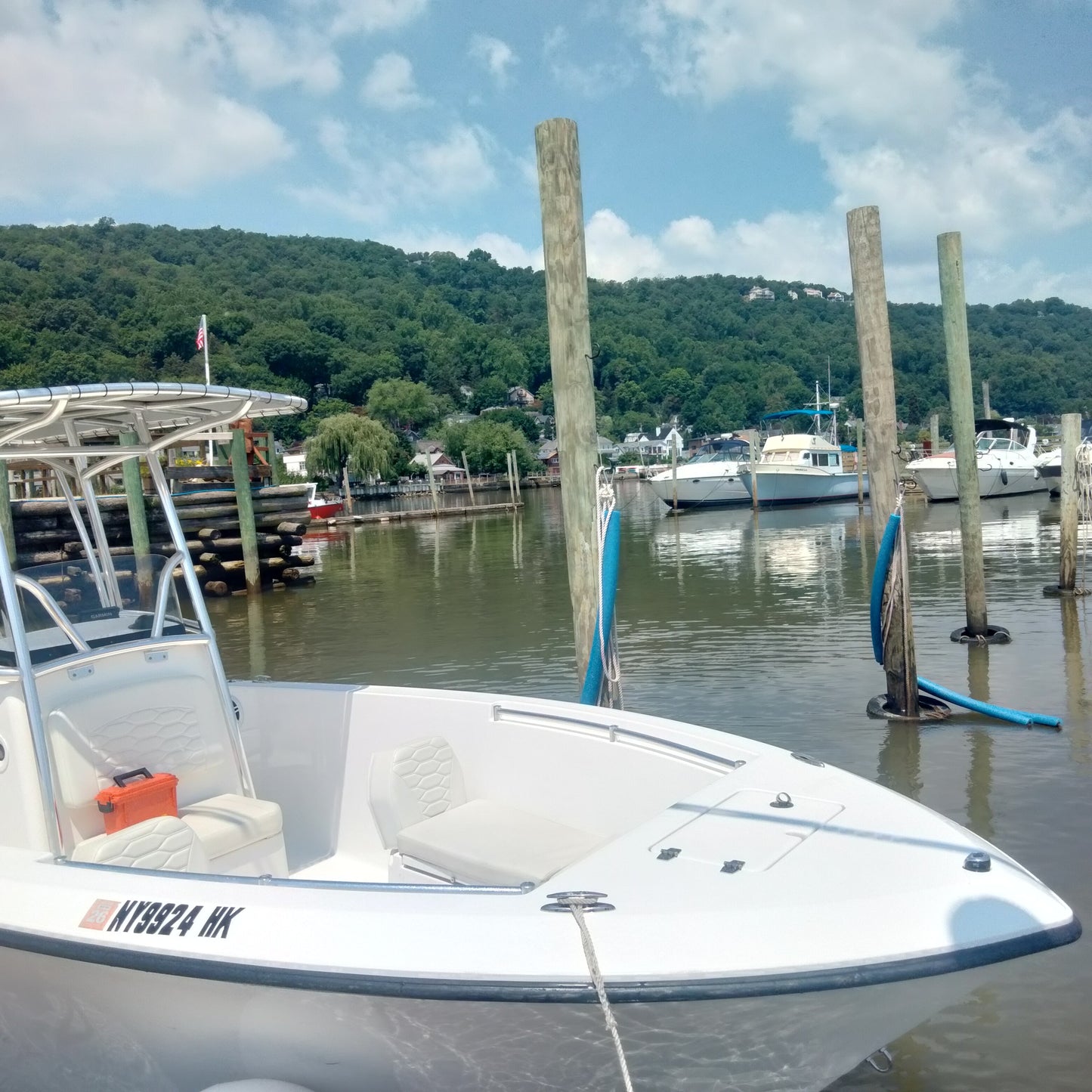 2024 Aquasport 22 Center Console