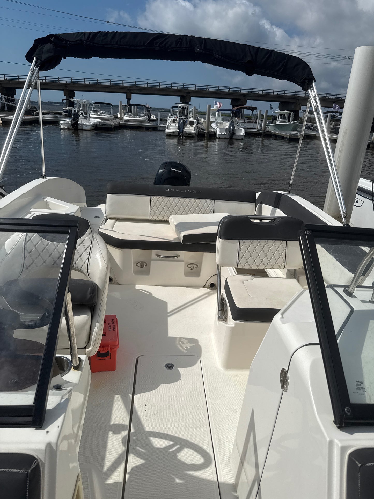 2023 Bayliner DX 2200 Deck Boat