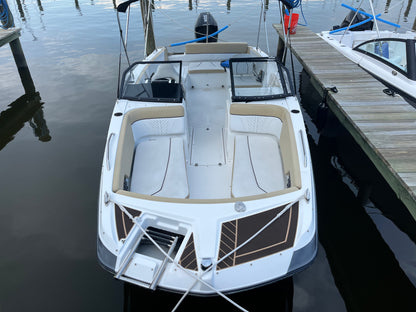 2022 Glastron GTD 220 Deck Boat