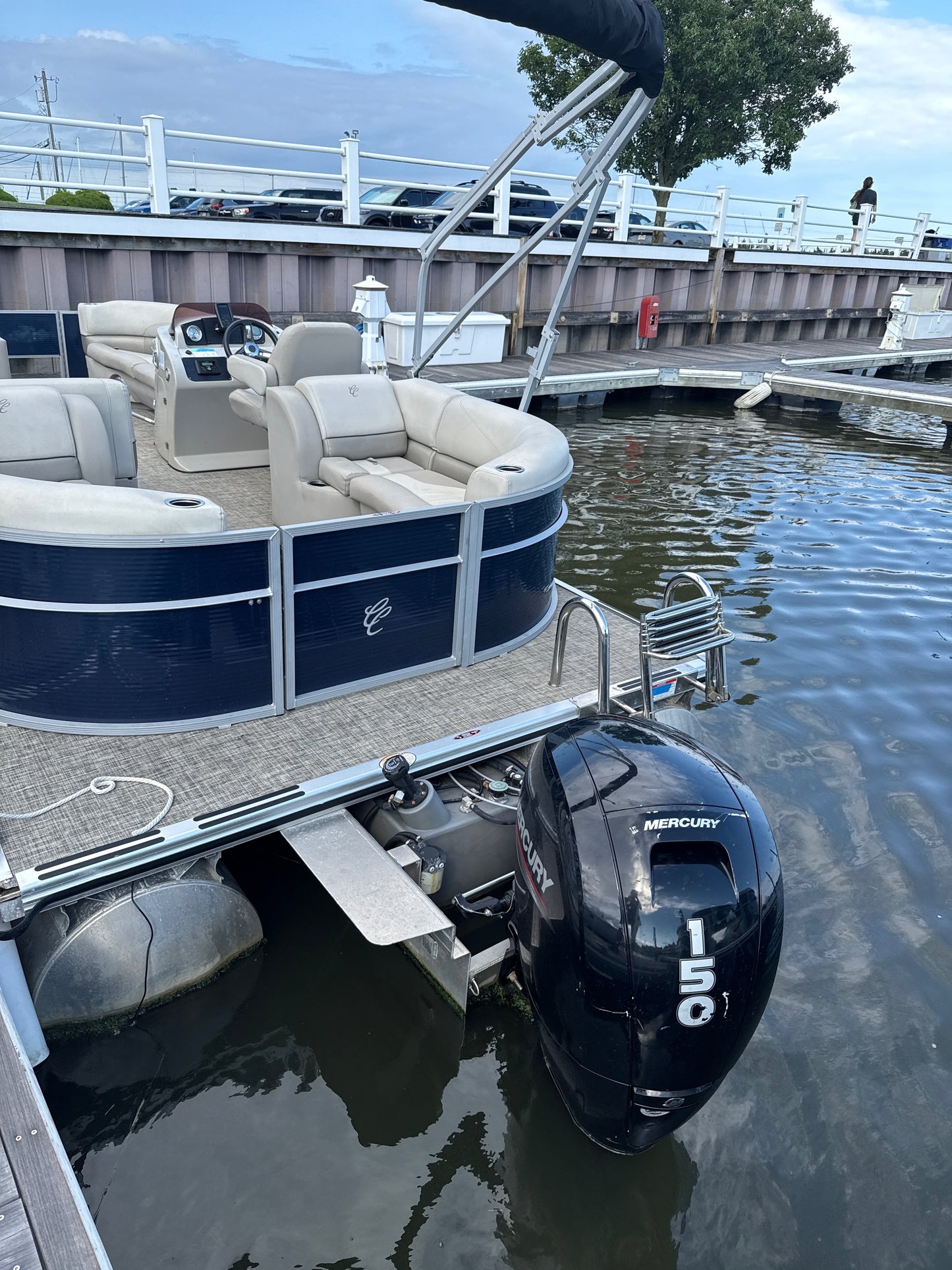 2023 Cypress Cay Seabreeze 232 Tritoon