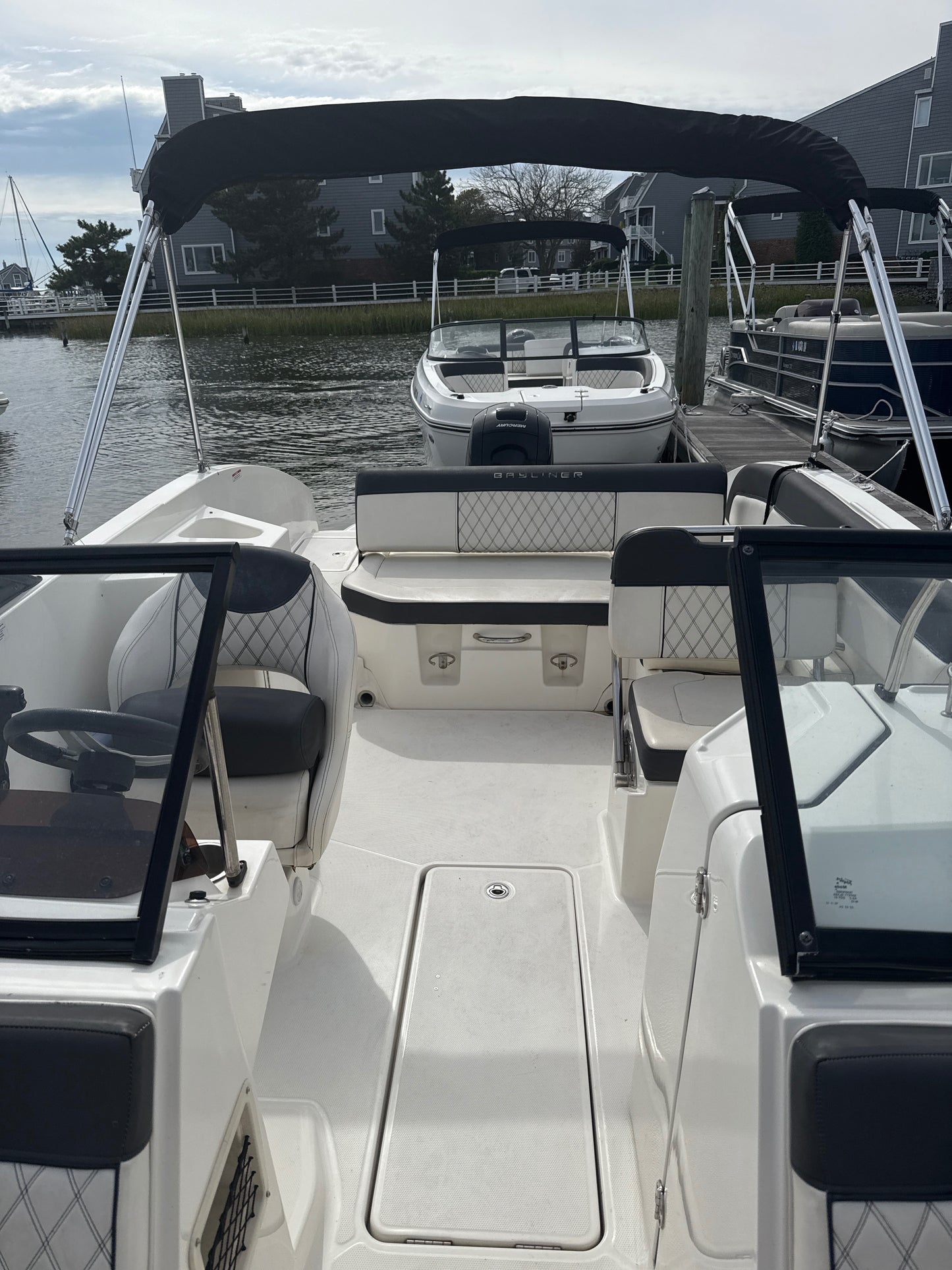 2023 Bayliner DX 2200 Deck Boat