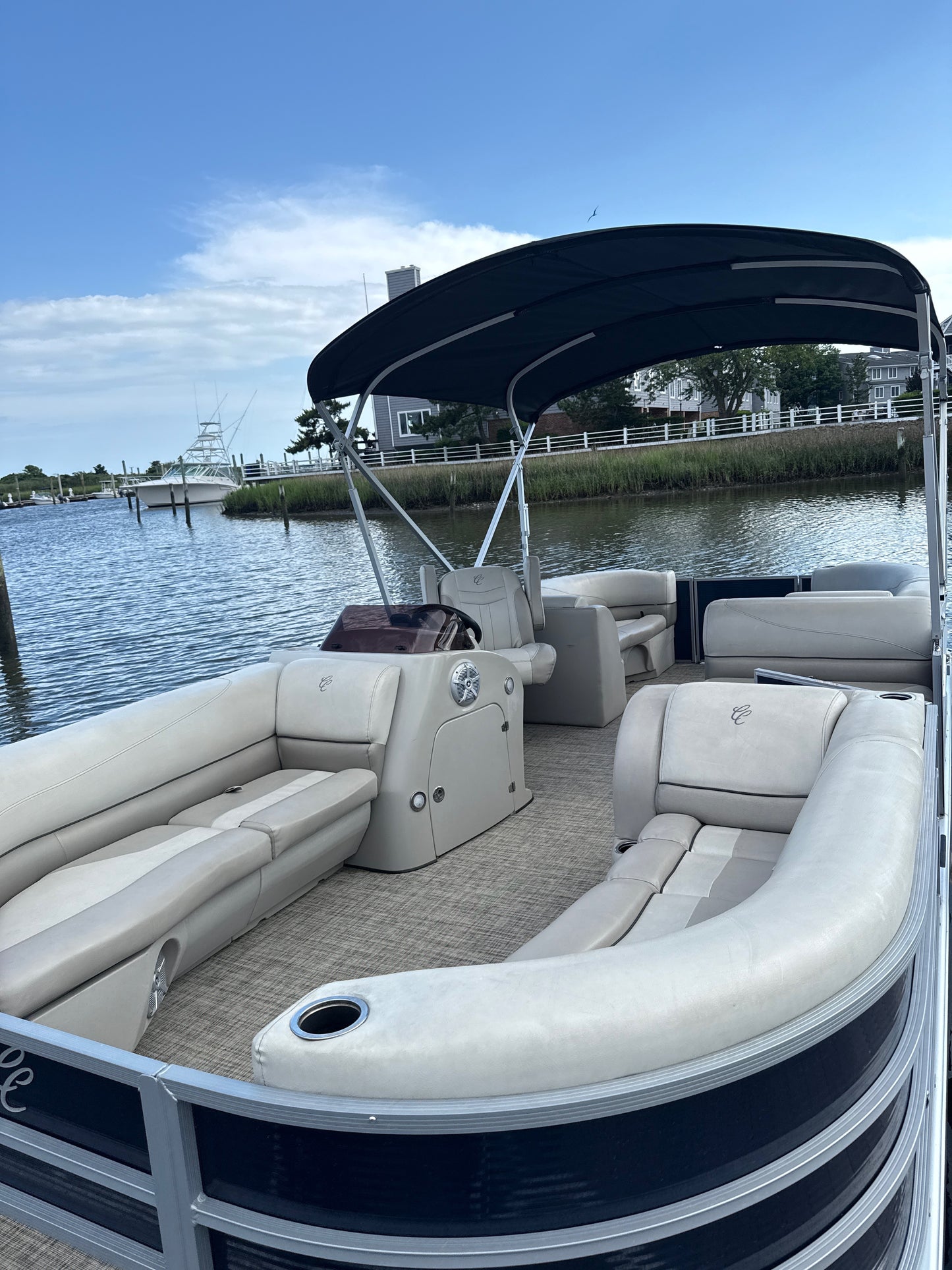 2023 Cypress Cay Seabreeze 232 Tritoon