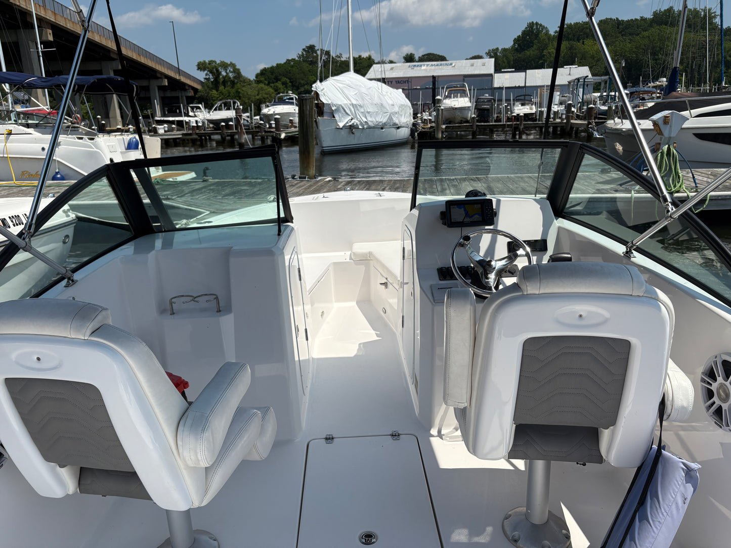 2023 Aquasport 22 Center Console