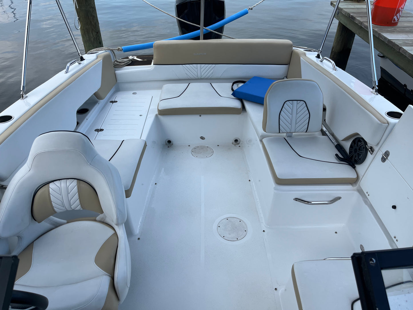 2022 Glastron GTD 220 Deck Boat