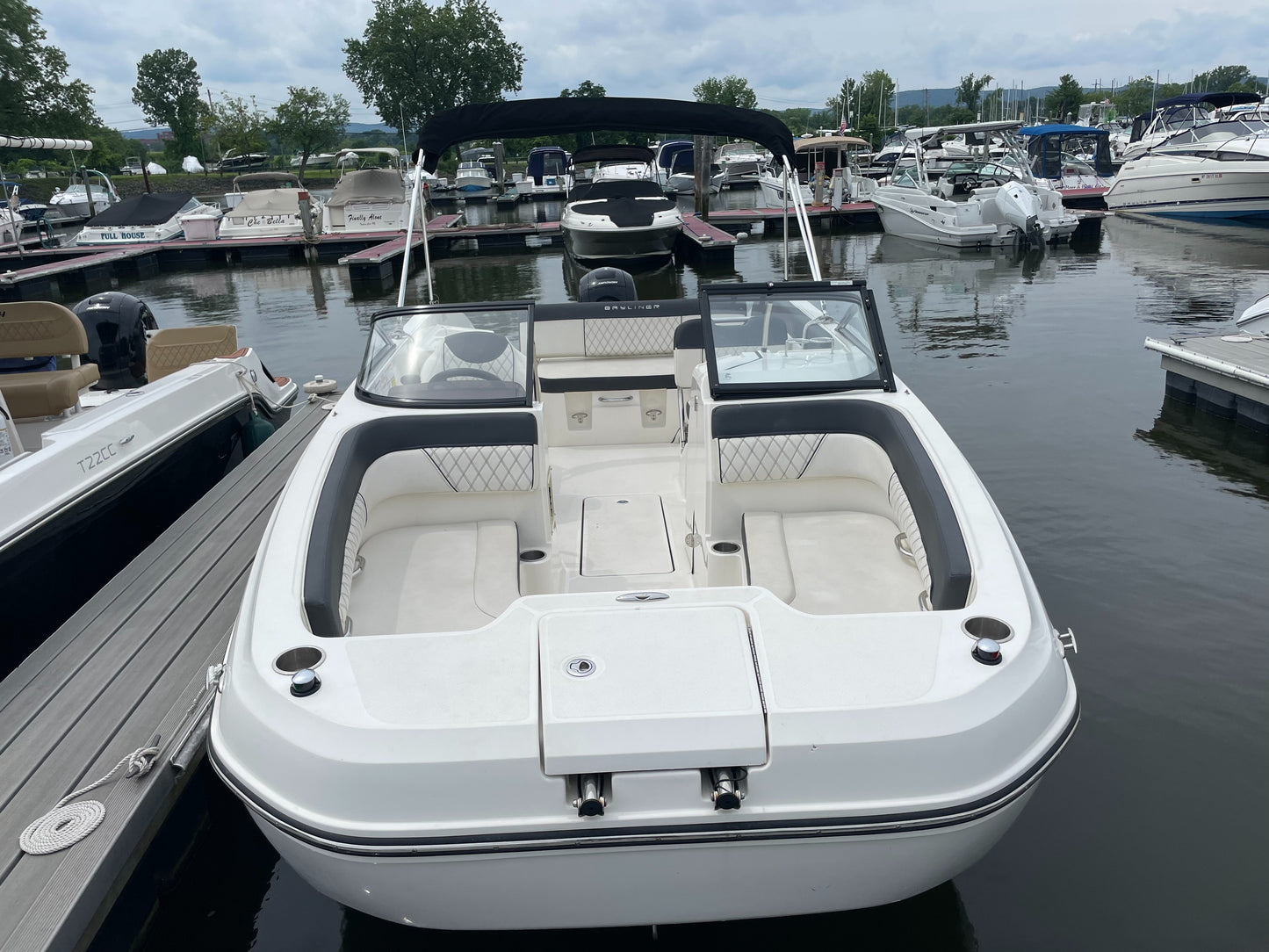 2023 Bayliner DX 2200 Deck Boat