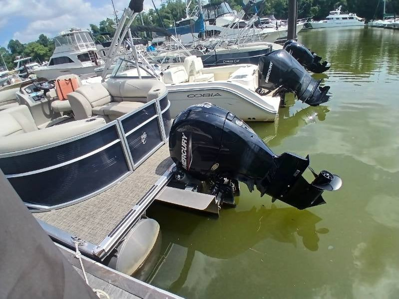 2023 Cypress Cay Seabreeze 232 Tritoon