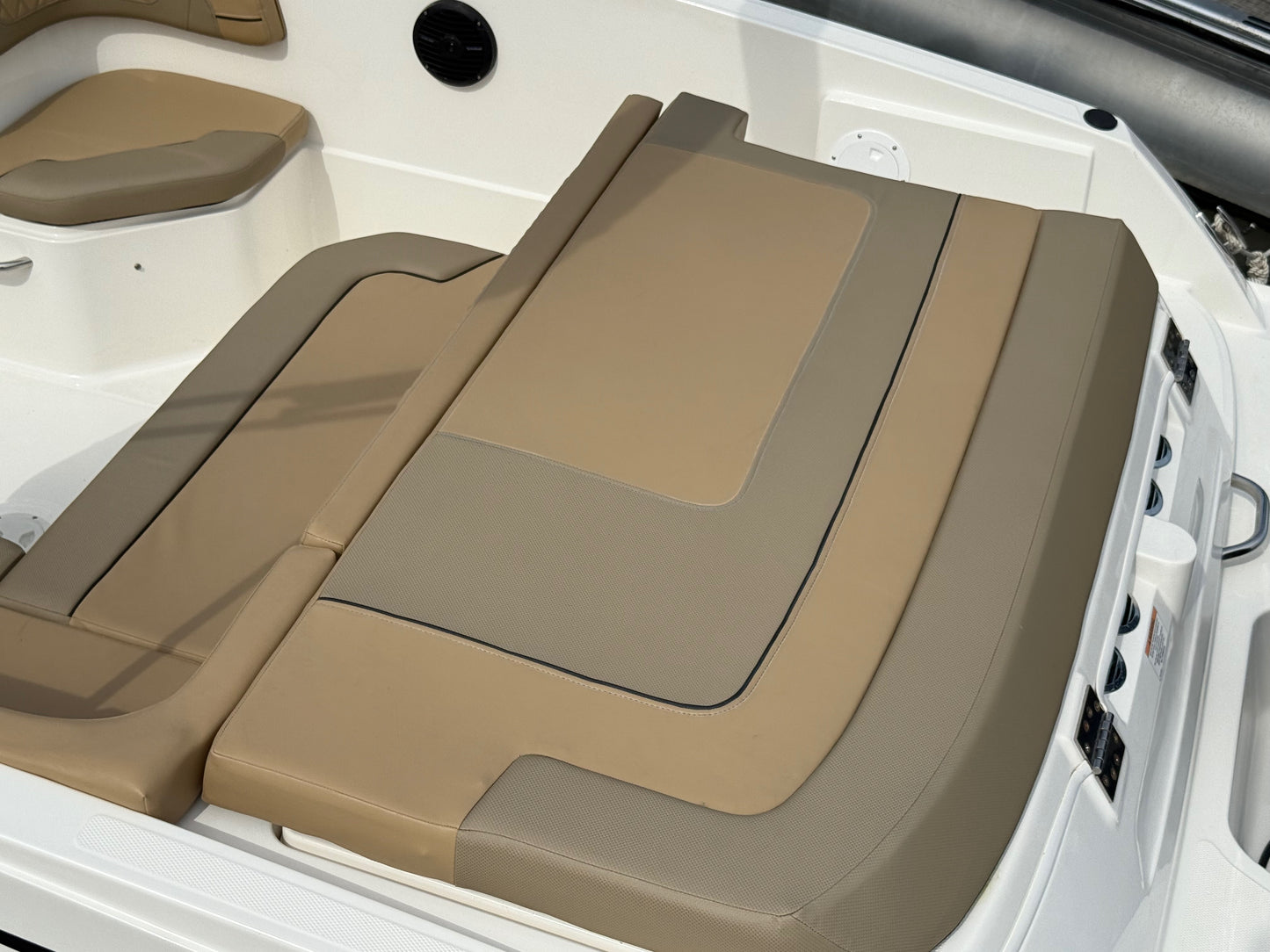 2025 Bayliner VR6 OB