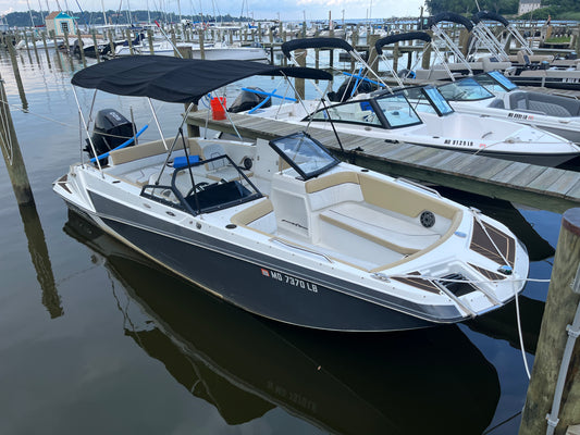 2022 Glastron GTD 220 Deck Boat
