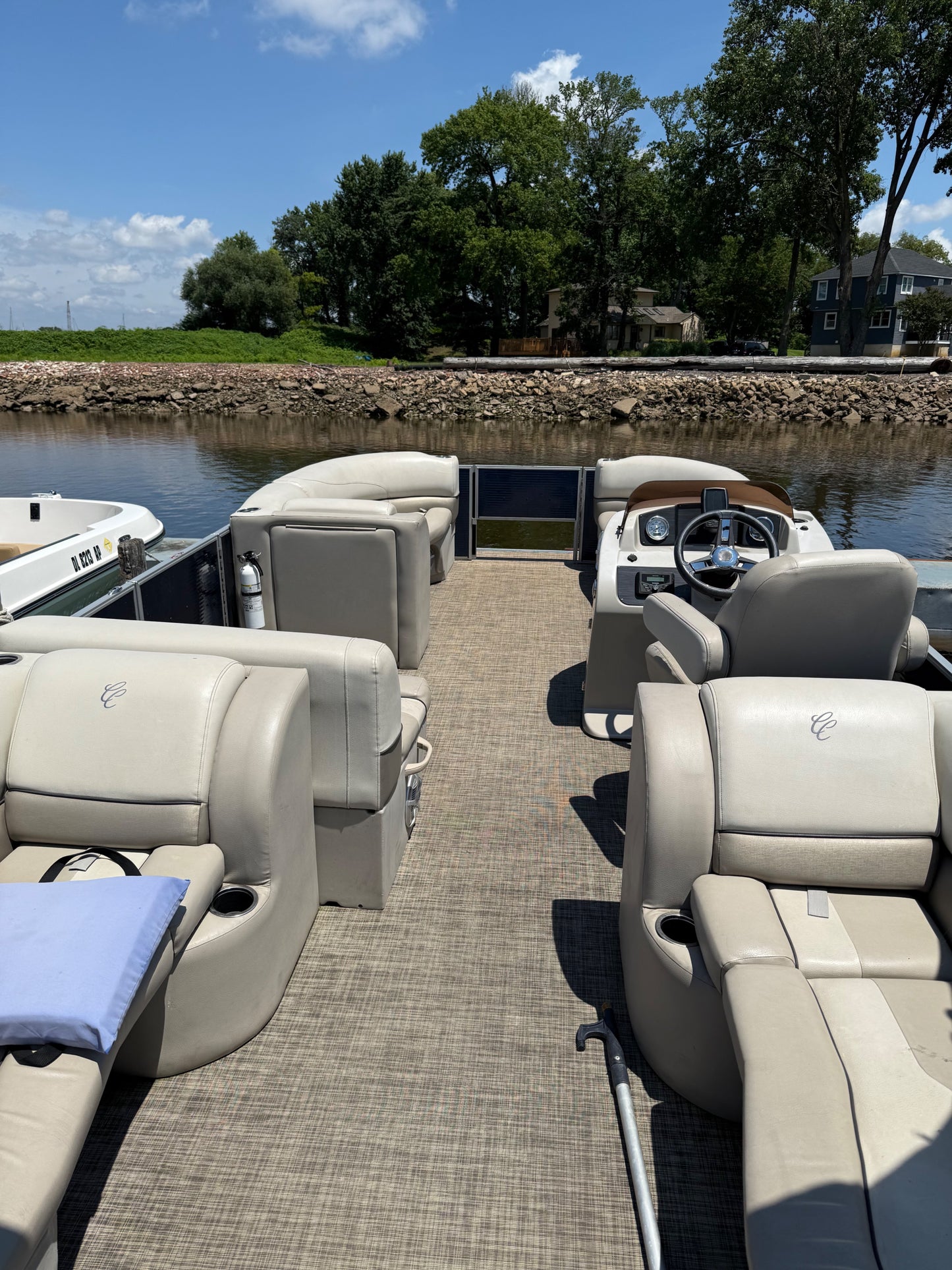 2023 Cypress Cay Seabreeze 232 Tritoon