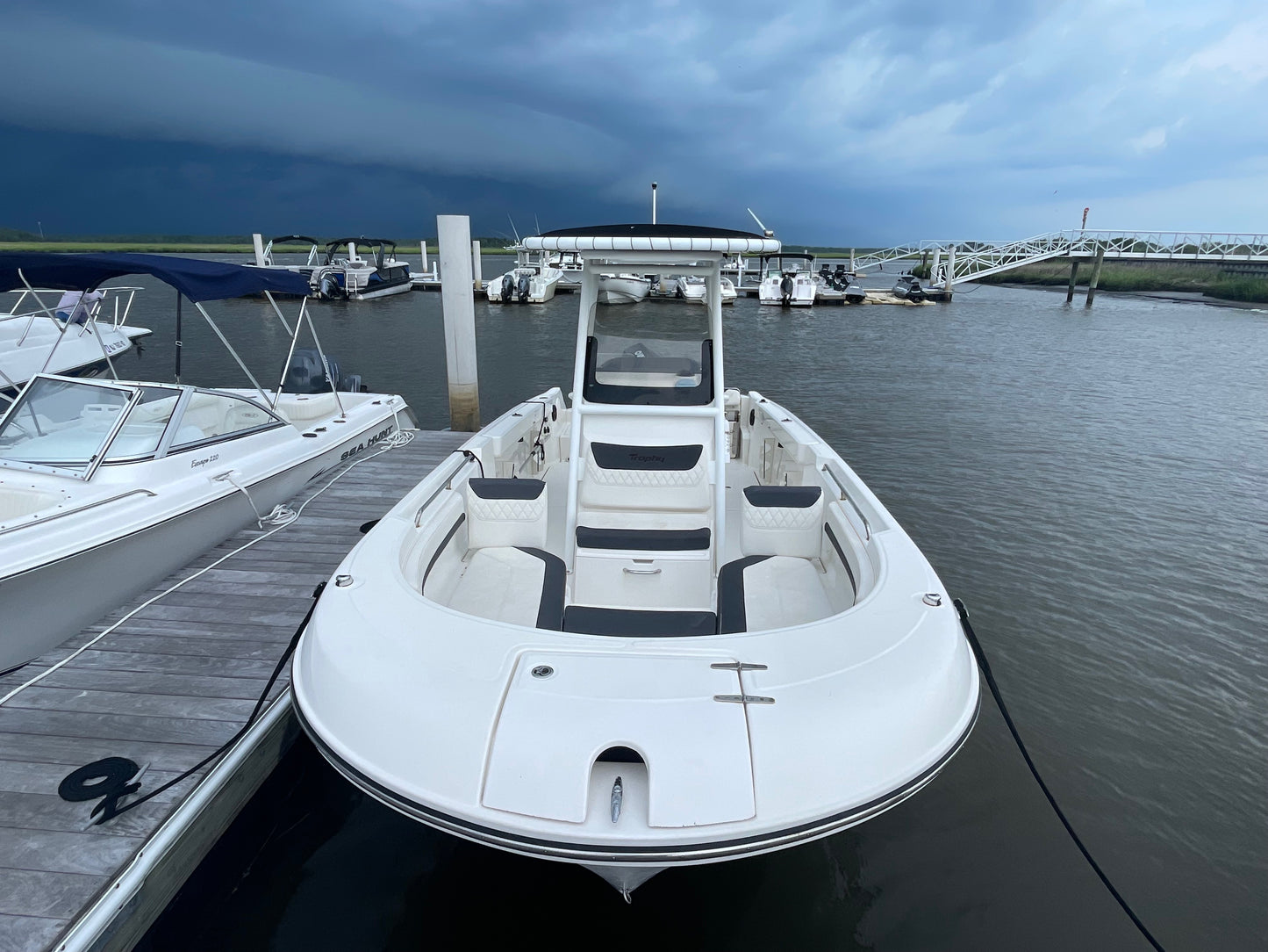 2023 Trophy T24 Center Console
