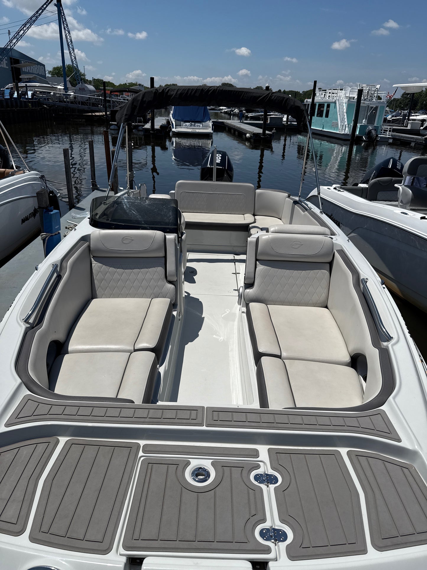 2024 Crownline E230XS