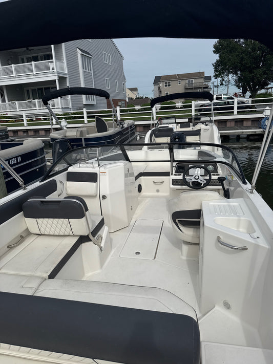 2023 Bayliner DX 2200 Deck Boat
