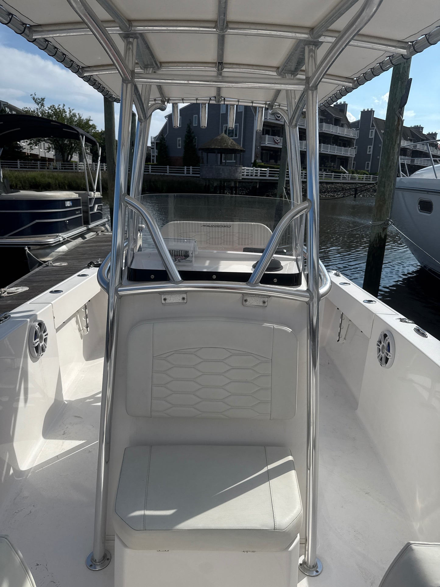 2023 Aquasport 22 Center Console