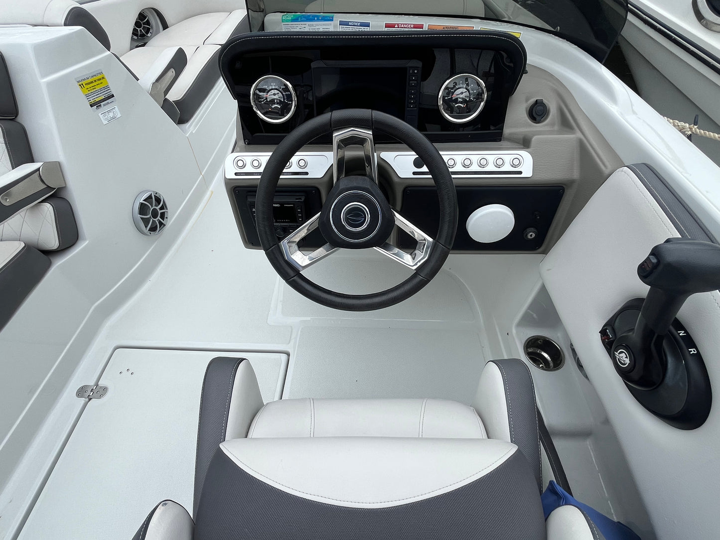 2024 Crownline E230XS