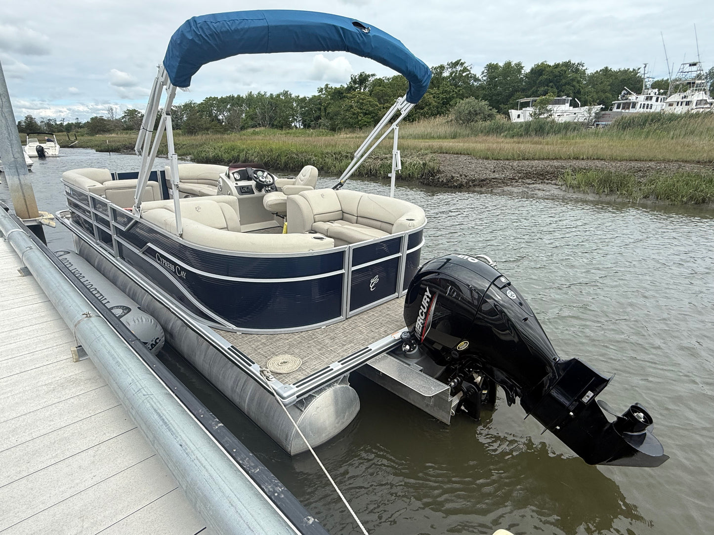 2023 Cypress Cay Seabreeze 232 Tritoon