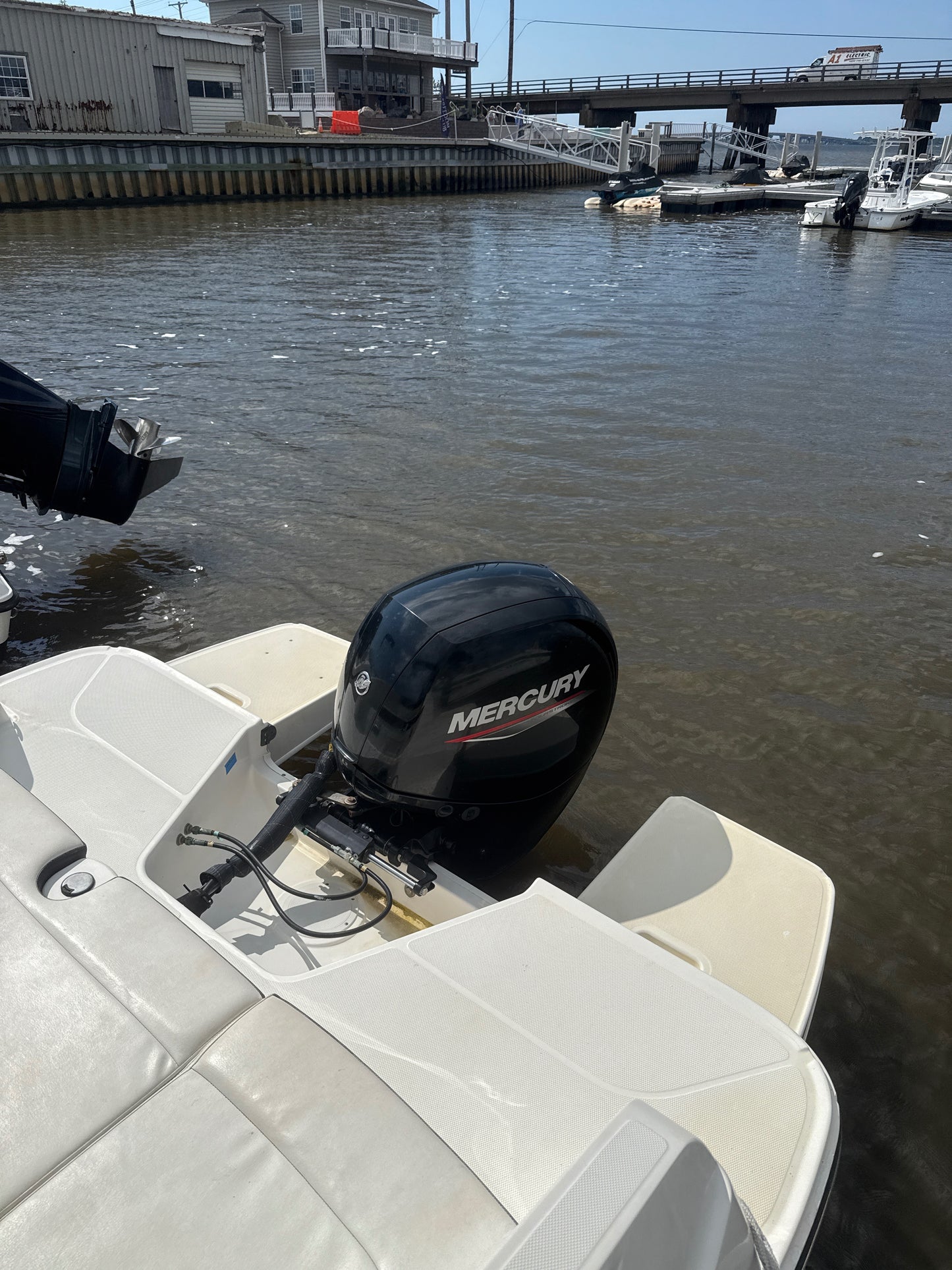2023 Bayliner DX 2200 Deck Boat