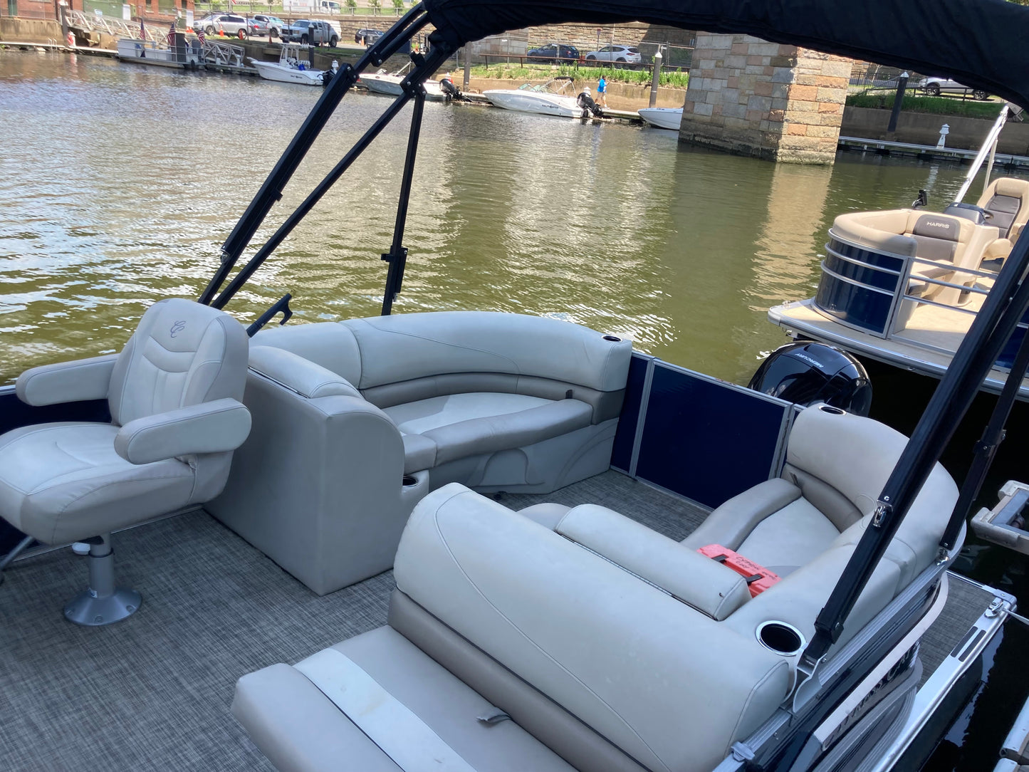 2023 Cypress Cay Seabreeze 232 Tritoon