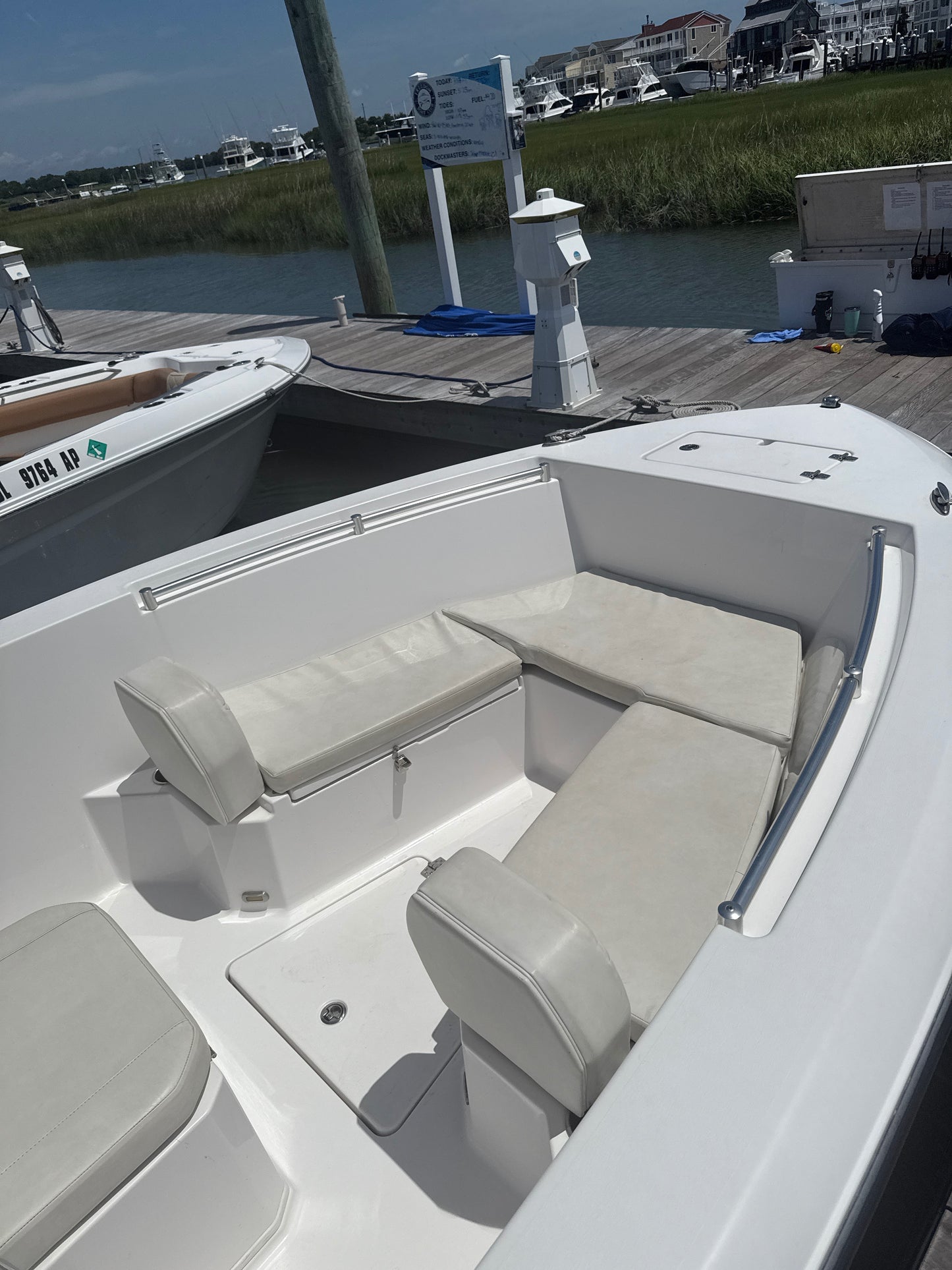 2023 Aquasport 22 Center Console