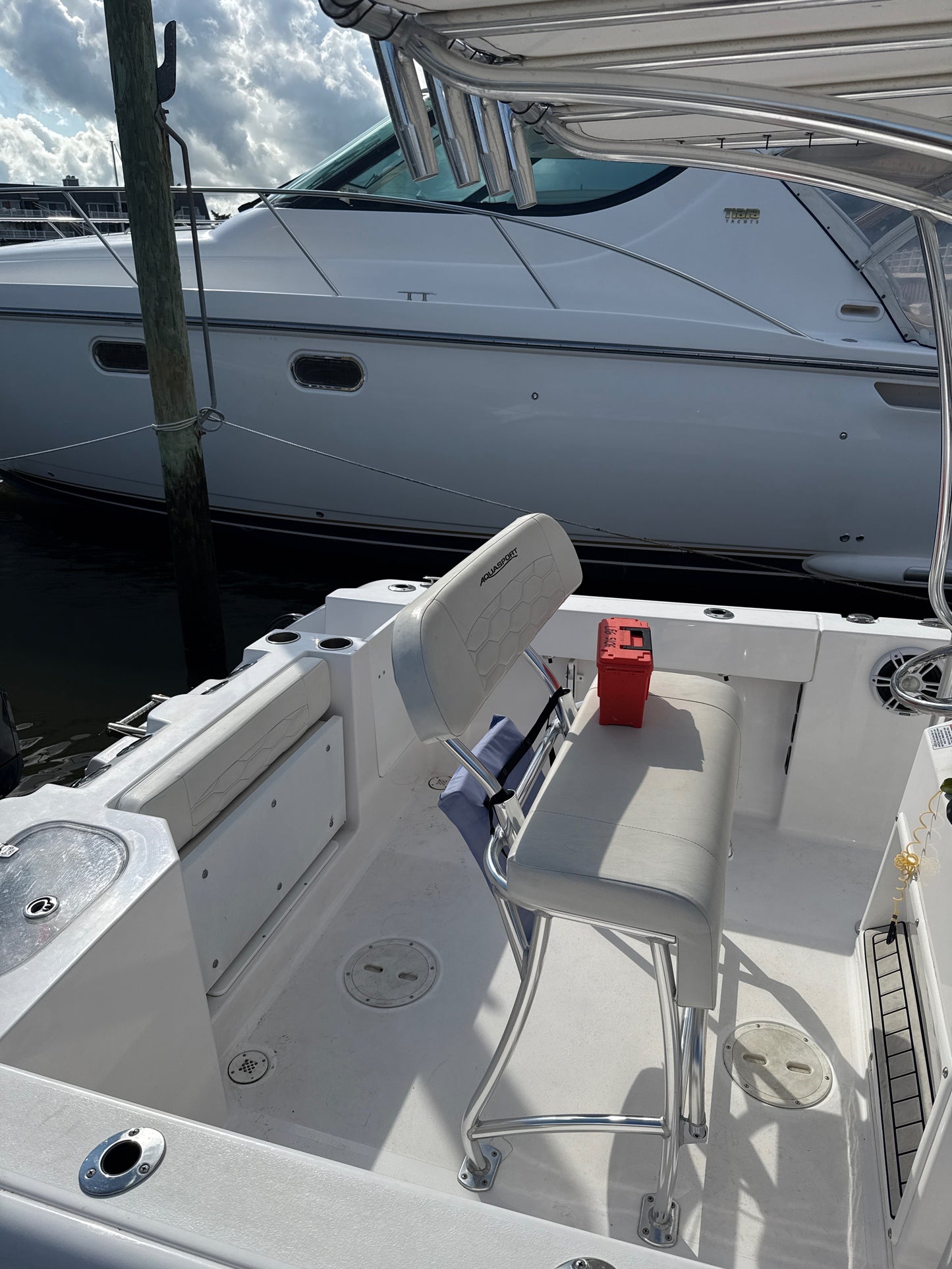 2023 Aquasport 22 Center Console