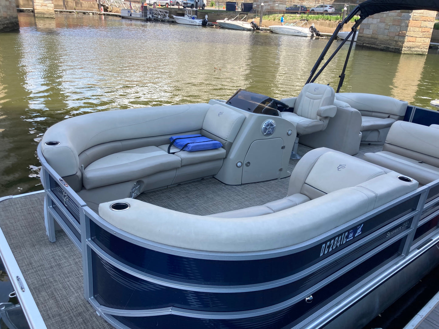 2023 Cypress Cay Seabreeze 232 Tritoon