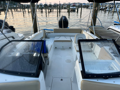 2022 Glastron GTD 220 Deck Boat
