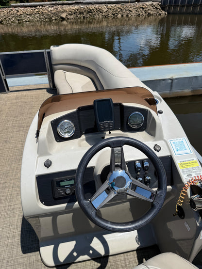 2023 Cypress Cay Seabreeze 232 Tritoon