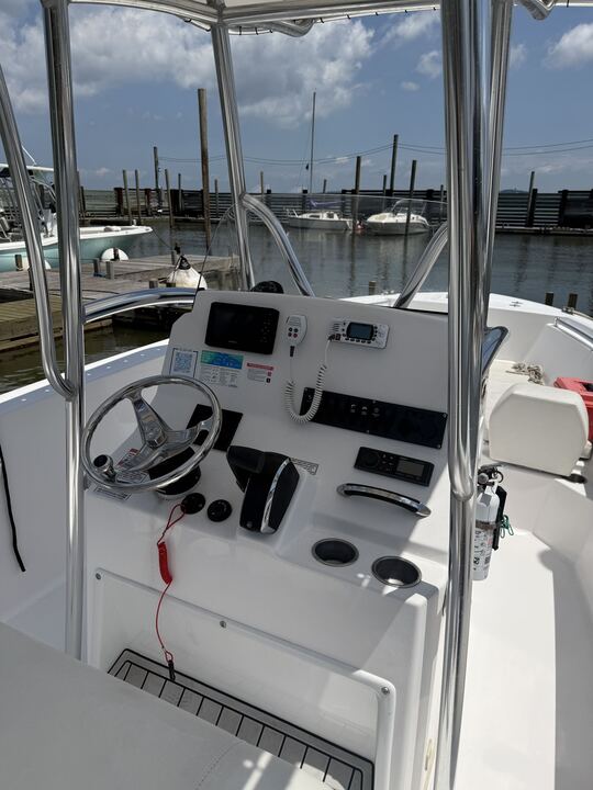 2023 Aquasport 22 Center Console